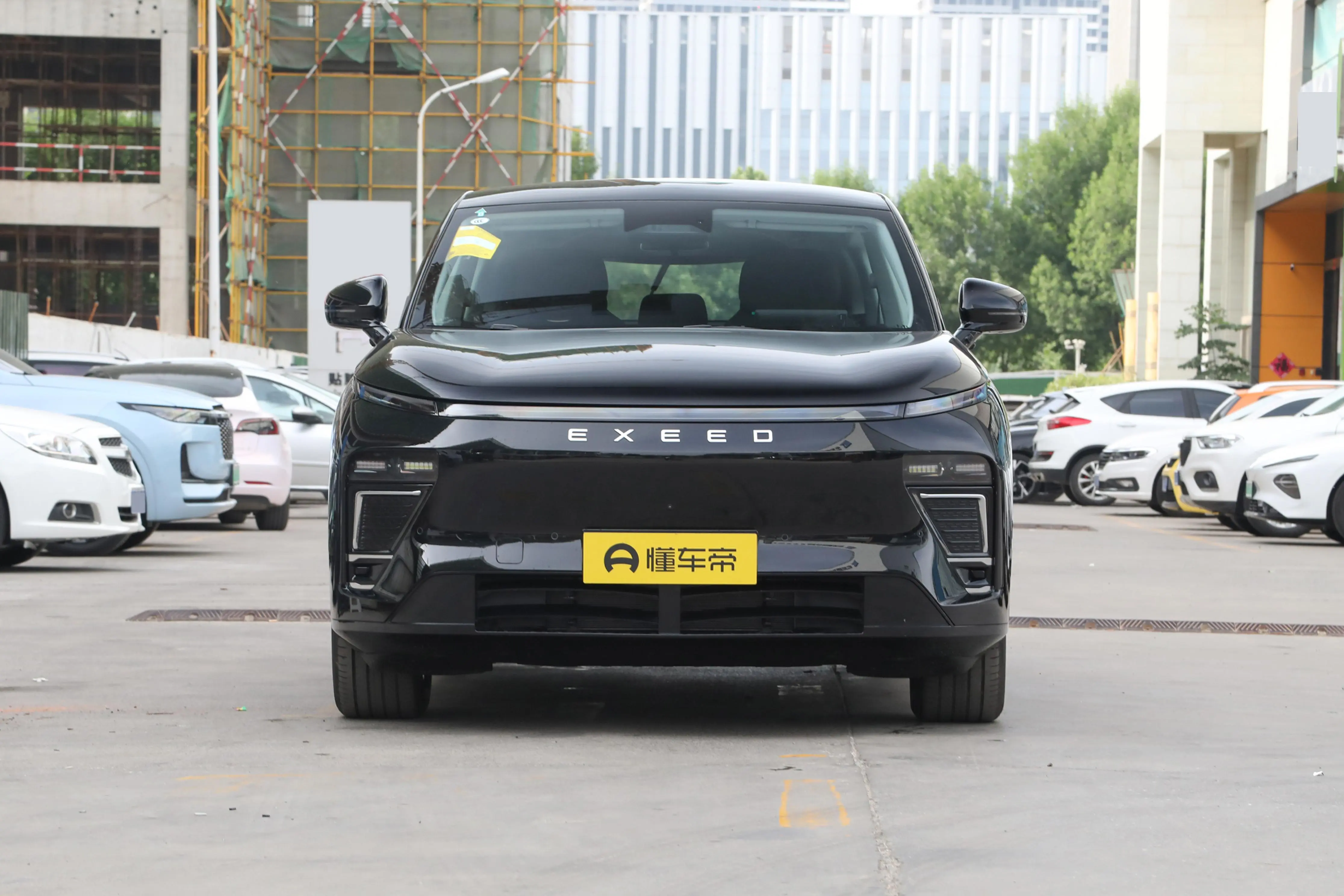 奇瑞全新中大型SUV,，軸距3米,，發(fā)動(dòng)機(jī)熱效率44.5%，體驗(yàn)星紀(jì)元 ET